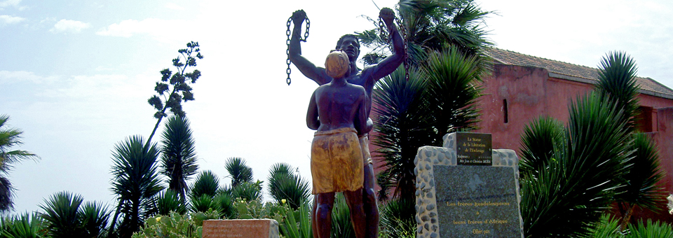 slave statue, Île de Gorée, Dakar, Senegal slave statue, Ile de Goree, Dakar