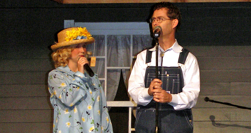 Grand Ol’ Opry style bluegrass, classic country, gospel, and patriotic music, with Hee Haw-style comedy entertain visitors and locals alike at the Ozark Mountain Hoe Down.