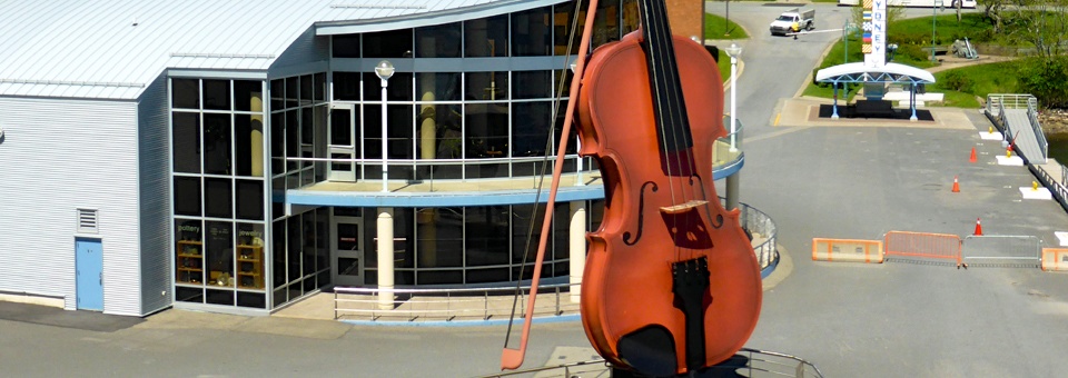 Céildh fiddle, Sydney, Nova Scotia cruise terminal 