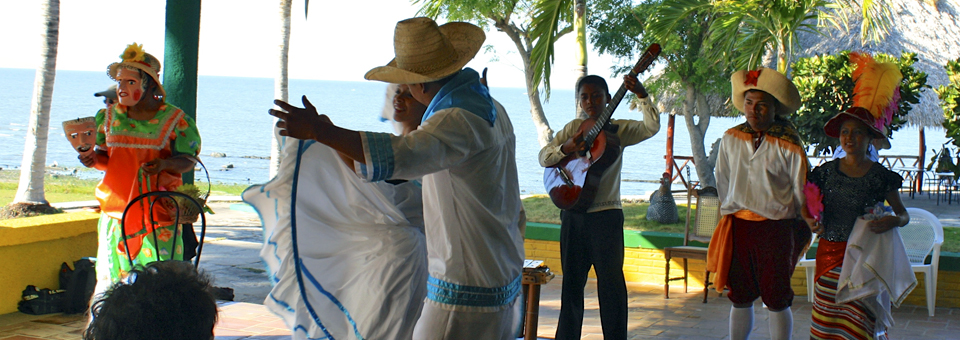 Nicaraguan dancers at La Mar Lake Resort
