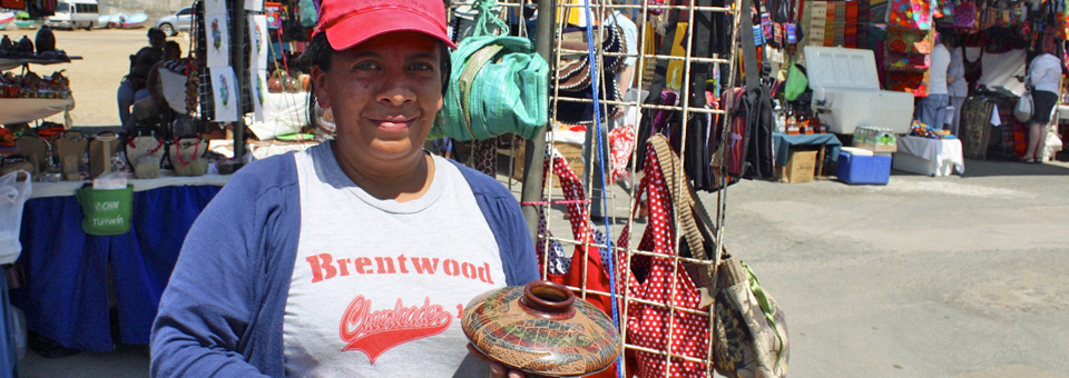 Nicaraguan pottery for sale at the port