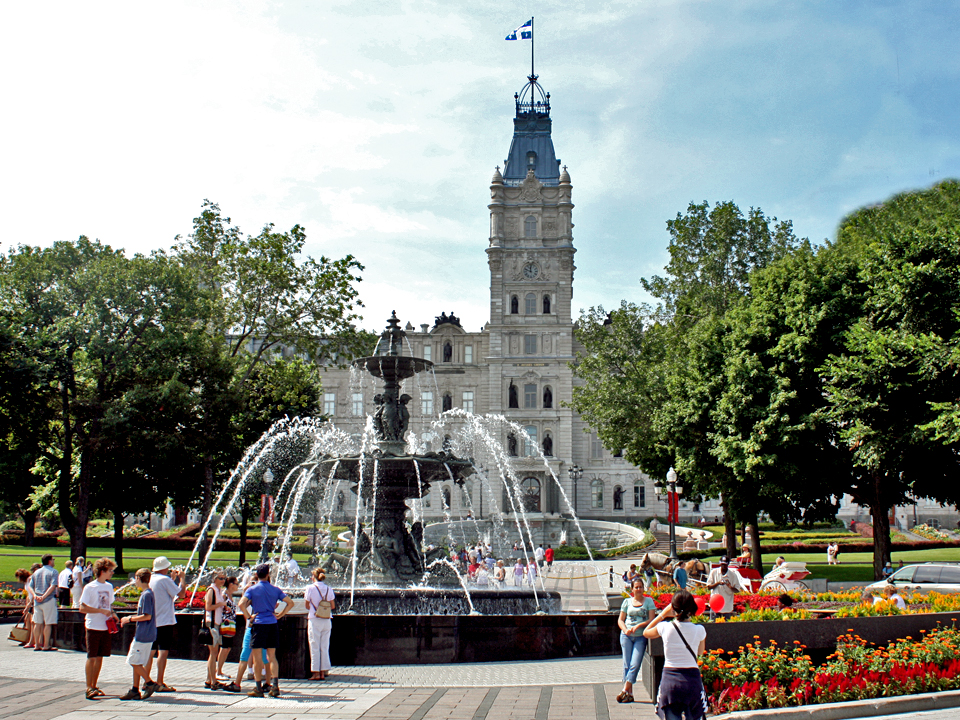 Tourny Fountain was built with the $4 million gift from the owners of the Simons Department Store to the city for its 400th anniversary.