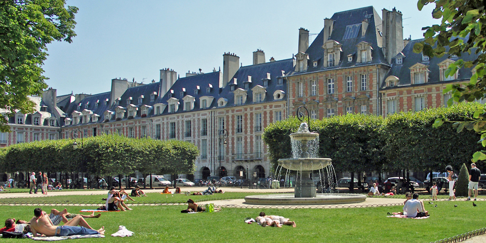 Thirty-six matching brick and stone structures were built in the 17th century in Le Marais, creating Paris’ oldest and loveliest square, Place des Vosges.