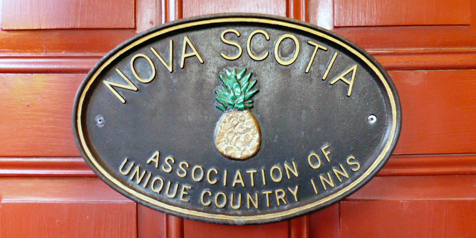 Association of Unique Country Inns sign