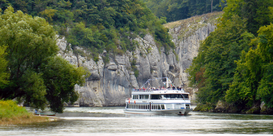 boat ride through the Danube Narrows
