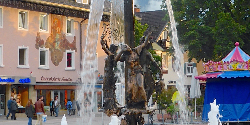 Chocolaterie Amelie and fountain, Garmisch-Partenkirchen