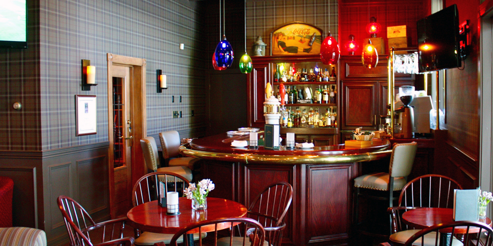 bar area, Ripplecove, Eastern Townships, Québec, Canada