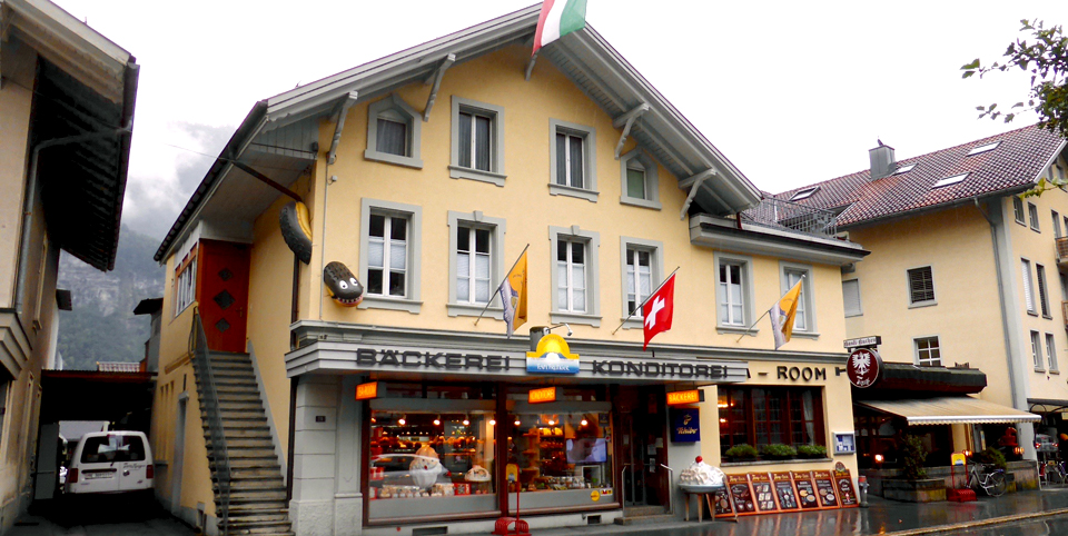 bakery with tatzelwurm on exterior, Meiringen, Switzerland