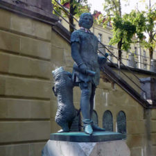 bear with Berthold V, Duke of Zähringenon, Bern, Switzerland