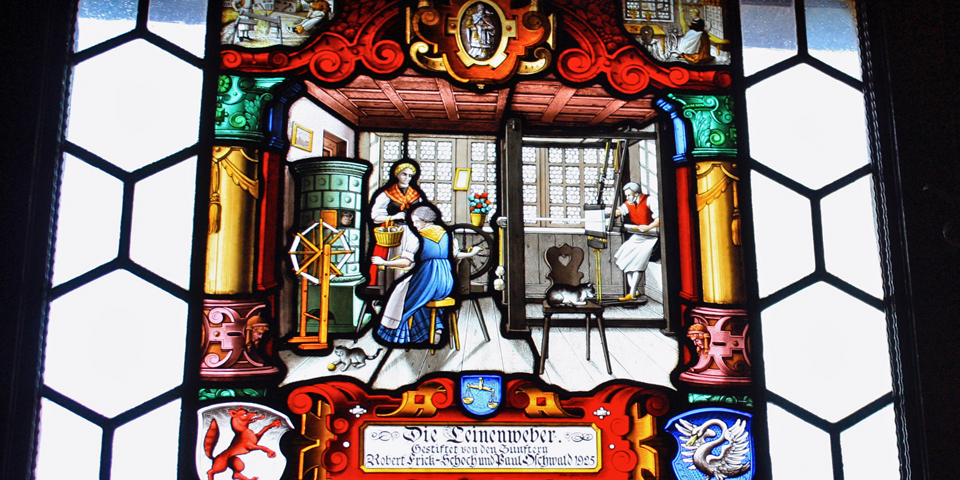 stained glass window depicting linen workers, Zunfthaus zur Waag