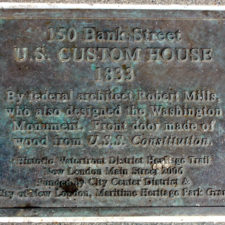 plaque at 150 Bank Street, New London, Connecticut
