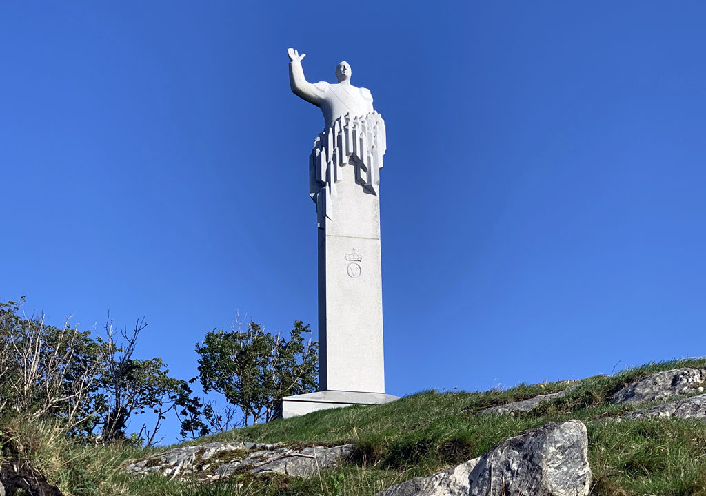 King Olav V statue, Skjerjehamn
