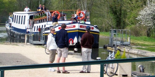 La Belle Epoque at a lock