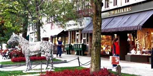 Shop or dine in restored Victorian buildings of Saratoga Spring’s main street, Broadway, where the unmistakable equine theme includes life-size horse statues.