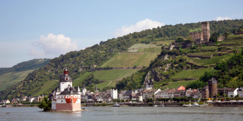 Ludwig the Bavarian built Pfalzgrafenstein Castle, “the Pfalz,” on Falkenau Island in 1327. It served as a toll station until 1866 and is now a museum. Gutenfels Castle is in the background in the fortified town of Kaub.
